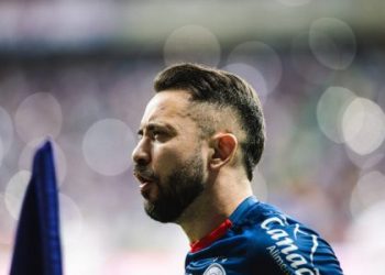 Everton Ribeiro volta a jogar menos de um mês após cirurgia de câncer