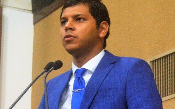 Deputado bolsonarista quer proibir linguagem neutra na Bahia