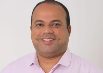 Santo Amaro: TCM acolhe denúncia contra o prefeito Flaviano de por autopromoção com recursos públicos