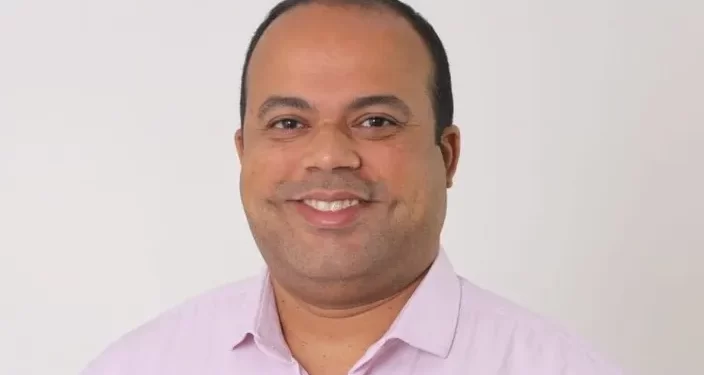 Santo Amaro: TCM acolhe denúncia contra o prefeito Flaviano de por autopromoção com recursos públicos