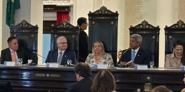 “Não é papel do Estado matar”, diz Jerônimo ao lado de presidente do STF