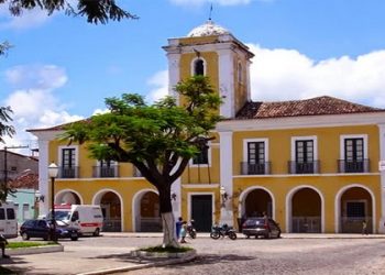 Santo Amaro: MP-BA recomenda que prefeitura cumpra Lei de Acesso à Informação após denúncias; Flaviano já foi proibido de fazer autopromoção pelo TCM