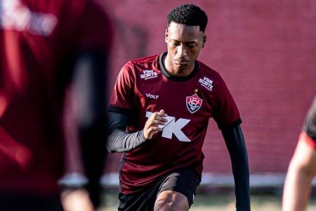 Vitória enfrenta o Internacional no Barradão para tentar sair do Z-4