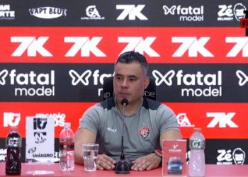 Jair Ventura comemora saída do Vitória do Z-4 e projeta reação: “Estamos vivíssimos!”