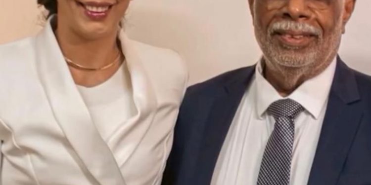 SFC: Calmon e Greice se esbaldam e sorriem em cafeteria no CAB para não pagar o Pão na Mesa; Prefeito quer parcelar atrasados em 37 vezes