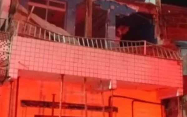 Desabamento de laje deixa mortos e feridos no bairro Mata Escura, em Salvador