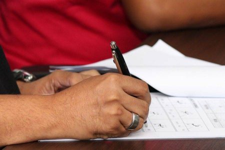 ENEM 2025: mais de 4,8 milhões de candidatos fazem hoje o primeiro dia de provas