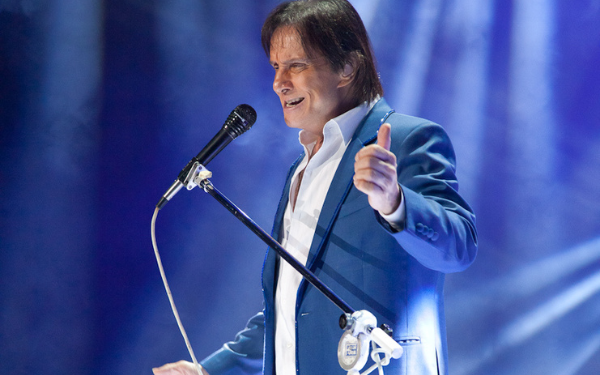 Roberto Carlos fará show gratuito em Salvador; saiba mais