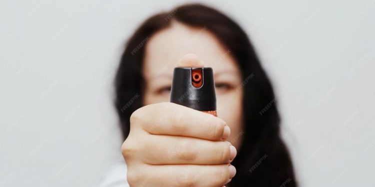Mulheres em Salvador podem ganhar spray de pimenta para autodefesa