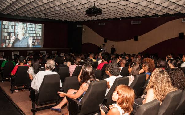 Prefeito sanciona lei que obriga cinemas de Salvador a iniciarem filmes no horário marcado