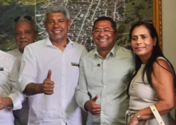 Prefeito que apoiou ACM Neto migra para base de Jerônimo e declara apoio para 2026