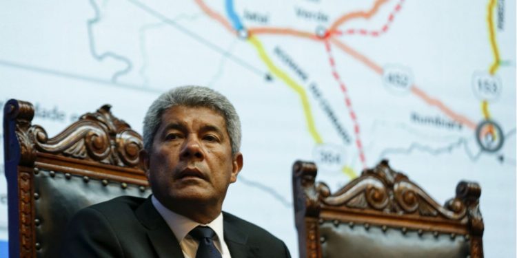 Jerônimo Rodrigues sugere que ACM Neto está apaixonado por ele: “Nao tenho preconceito”