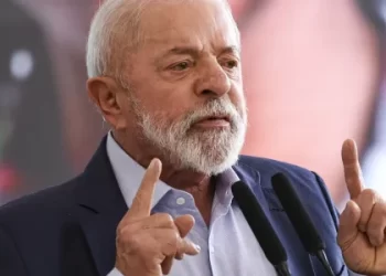 Lula sanciona lei que proíbe uso de linguagem neutra na administração pública
