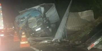 Acidente trava BR-324 no sentido Feira de Santana nesta terça-feira (18)