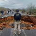 Força da chuva destrói pista e interdita totalmente a BR-116 em Tucano