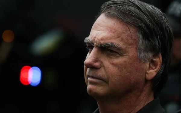 Bolsonaro passa por audiência de custódia neste domingo (23)