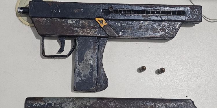 PM EM AÇÃO: submetralhadora é apreendida em São Francisco do Conde