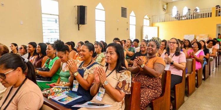 Candeias: profissionais da educação participam de seminário em prol da inclusão na rede municipal de ensino