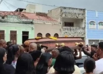 Santo Amaro: Vereador Gleiber Júnior assassinado junto com assessor Diego são enterrados sob forte comoção popular