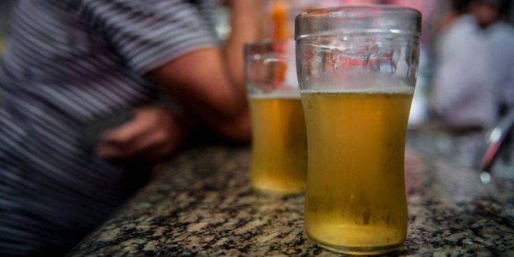 Deixar de beber vira tendência entre jovens no Brasil, aponta pesquisa