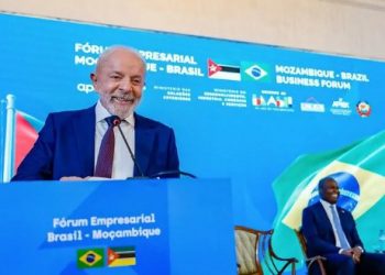 Lula defende combustível da Petrobras: “Dá até para beber”