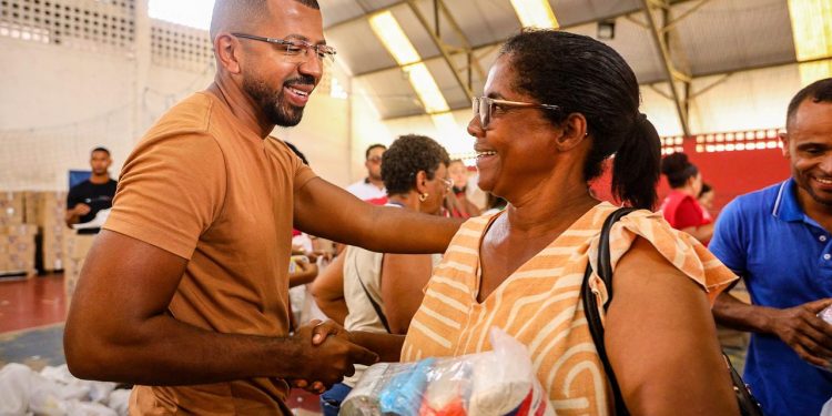 Candeias: Prefeitura entrega cestas natalinas e garante ceia para mais de 20 mil famílias