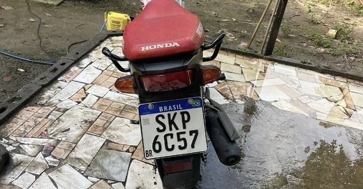 MOTO ROUBADA: Trabalhador tem veículo levado por bandidos na porta de casa, em Candeias