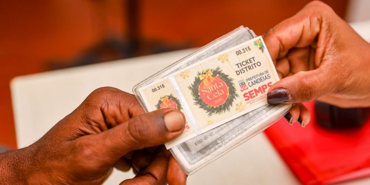 Candeias: Tickets da ceia natalina começam a ser entregues; mais de 20 mil famílias serão beneficiadas
