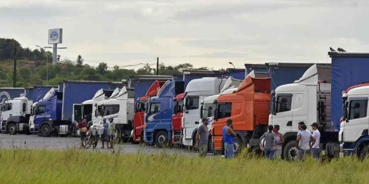 Caminhoneiros articulam nova paralisação no Brasil