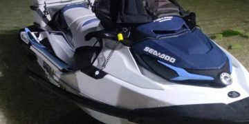 Empresário morre e mulher fica ferida após colisão entre jet ski e barco na Ribeira