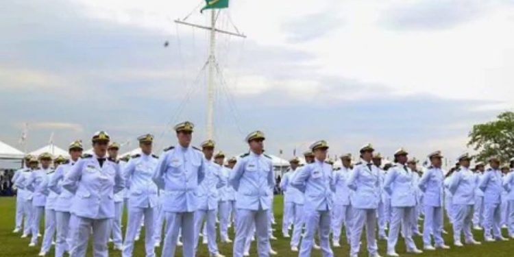 Marinha abre 61 vagas temporárias na Bahia com salários de até R$ 3,8 mil