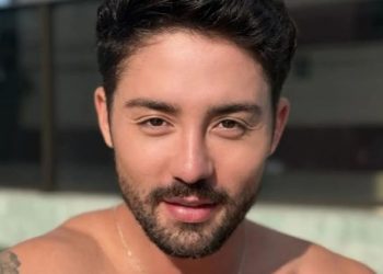 Rico Melquiades anuncia harmonização anal e rebate críticas: ‘O toba é meu!’