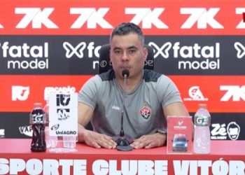 Jair Ventura vê goleada do Vitória como ponto fora da curva: “Um jogo não apaga os outros 12”