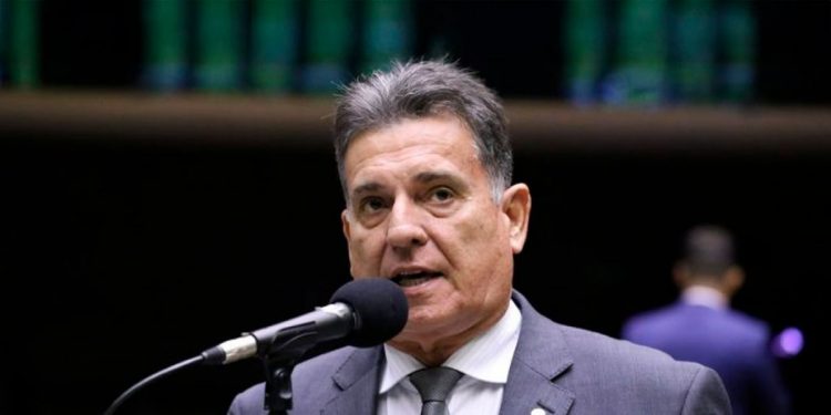 Deputados bolsonaristas defendem obrigatoriedade de autoescola para obteção da CNH