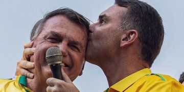 Flávio Bolsonaro pode desistir da candidatura à Presidência