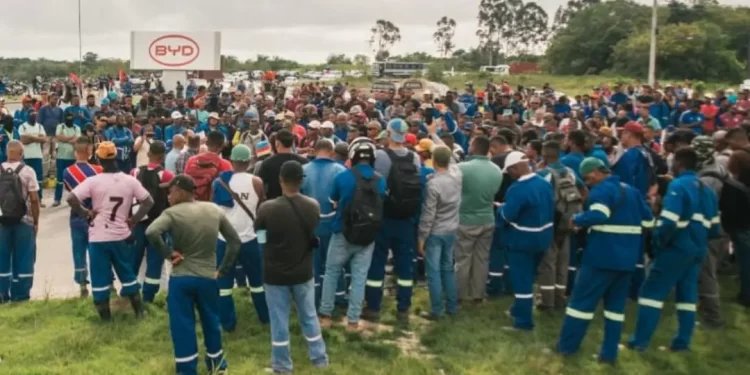 MELHORES CONDIÇÕES DE TRABALHO: greve paralisa obras da fábrica da BYD em Camaçari pelo quarto dia consecutivo