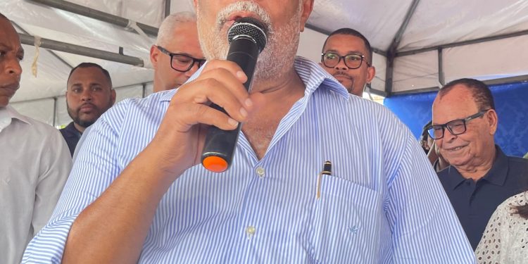 De Pai a Padrasto ruim: Calmon finaliza o ano com pacote de maldade e possível demissão em massa; população prepara protesto