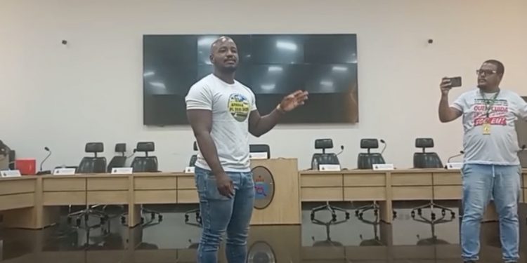 SFC: Calmon coloca Câmara no centro de sua crise que fica sem sessão após protestos da população; Crise se agrava e povo continua sem salários