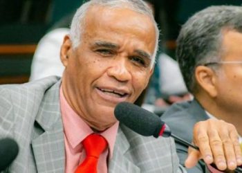 Aliado de Jerônimo, Pastor Isidório vota a favor de projeto que reduz penas de Bolsonaro