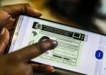 Mais de 7,5 mil pessoas iniciam curso gratuito para CNH no app do governo; novas regras já estão em vigor