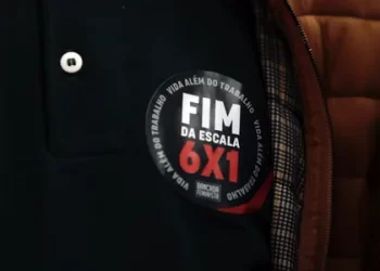 Fim da escala 6×1 é aprovada em comissão do Senado