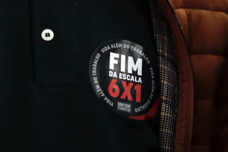 Fim da escala 6×1 é aprovada em comissão do Senado