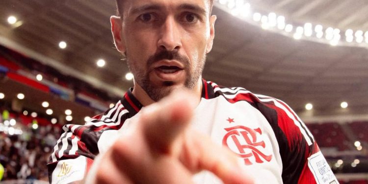 Flamengo vence Cruz Azul com dois gols de Arrascaeta e avança no Mundial