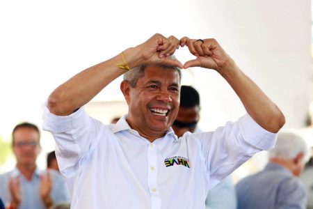 Jerônimo diz que mortes violentas na Bahia reduziram, mas pede ação federal para conter violência