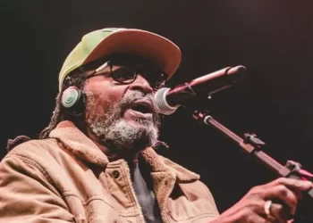 Edson Gomes se pronuncia sobre fim da carreira após rumores de despedida