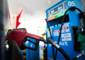 Operação autua postos de gasolina e fecha bombas irregulares em Salvador e RMS