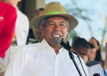 Jerônimo define entrega da rodoviária em 2026 e antecipa trens do VLT