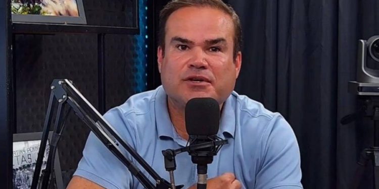 “O que já estava ruim, ficou pior ainda”, diz Cacá Leão sobre governo Jerônimo