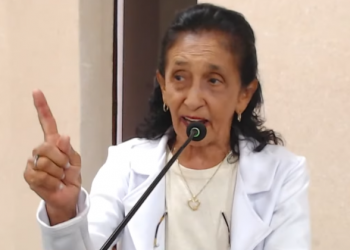 Vereadora da Bahia deseja Feliz Natal e manda críticos ‘para o fundo dos infernos’;