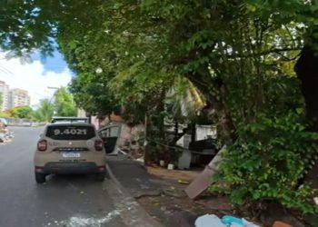 Suspeitos fecham rua e executam jovem com vários tiros em Salvador